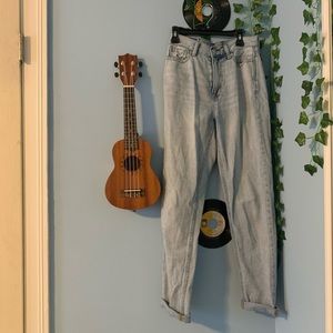 (donating soon) AE Mom Jeans
